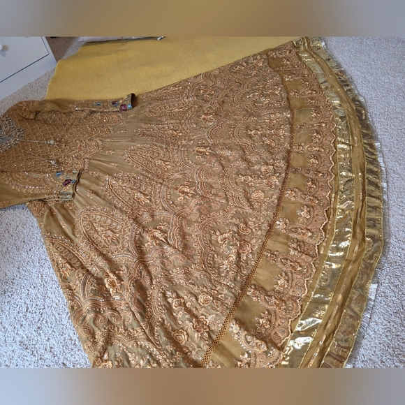 Authentic Official MARIA.B-MBROIDERED - Mustard Maxi Dress With Organza Duppata - Picture 10 of 14